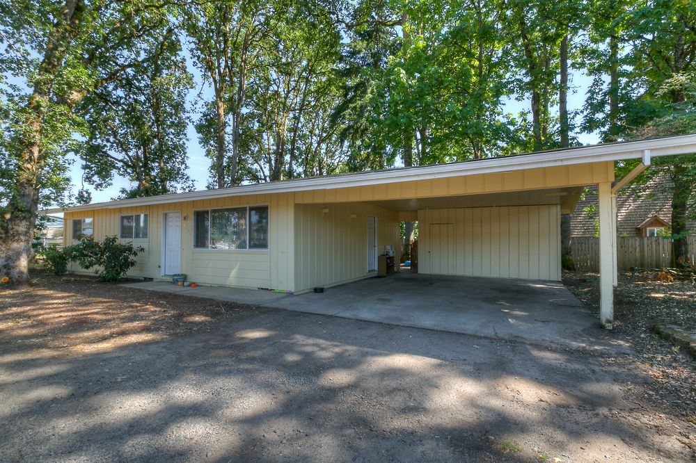 Hawthorne & Elliott: 1300 & 1302 N. Elliott Rd & 2504 & 2500-2507 Hawthorne Dr., Newberg, OR 97132